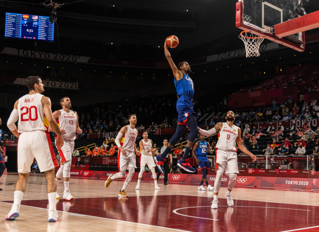 Actividades deportivas y rutas de metro respectivas, baloncesto