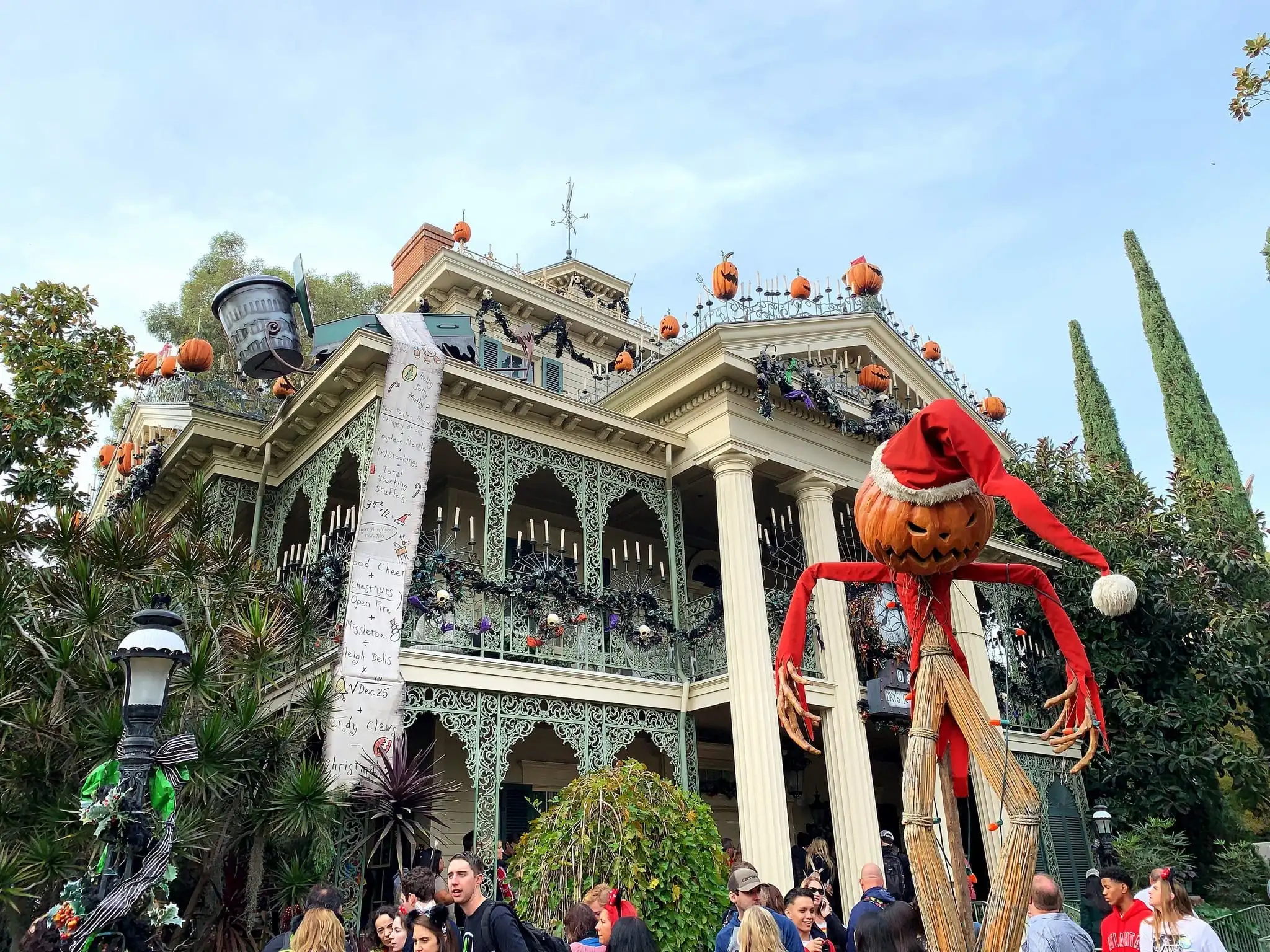 Un sismo sacude Disneyland: Atracciones en pausa