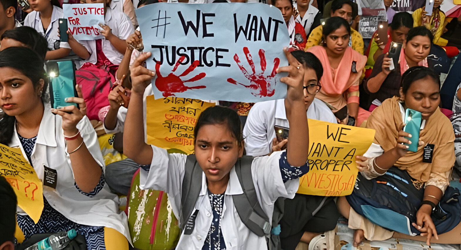 Protestas en Kolkata por la presunta violación y asesinato de una médica