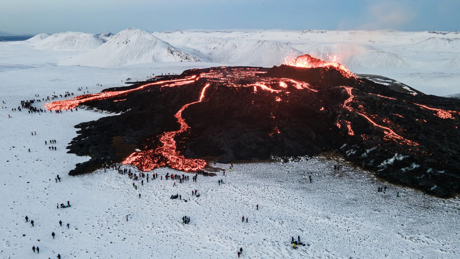 Disminución de la Actividad Sísmica, Alertas de Erupción Volcánica Siguen Vigentes - Islandia